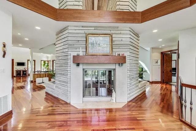 $1,580,000 | 132 North Wynstone Drive, North Barrington, IL 60010