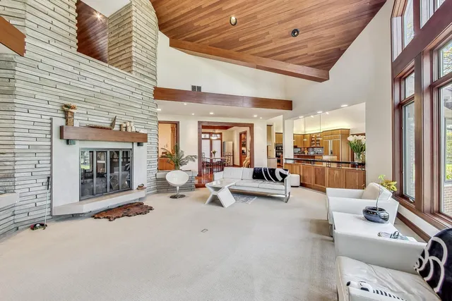$1,580,000 | 132 North Wynstone Drive, North Barrington, IL 60010