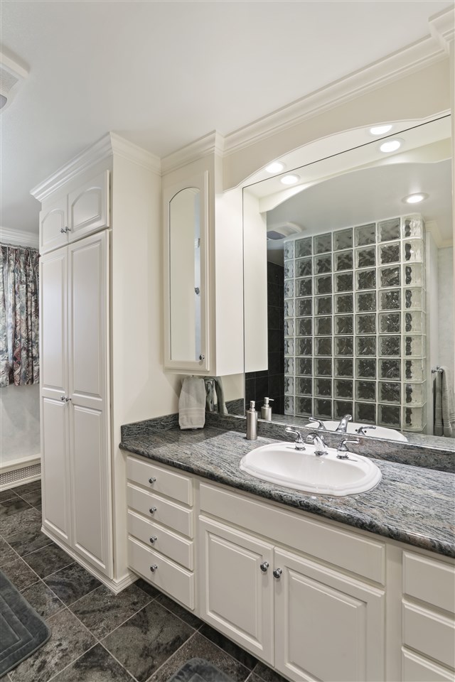 2424 South Perry Street Spokane, WA 99203 - Photo 11 of 23 Gallery Image 11