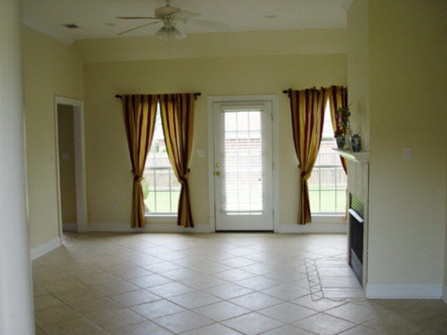 10639 South Side Loop Fairhope, AL 36532 - Photo 7 of 30 Foyer view to LR