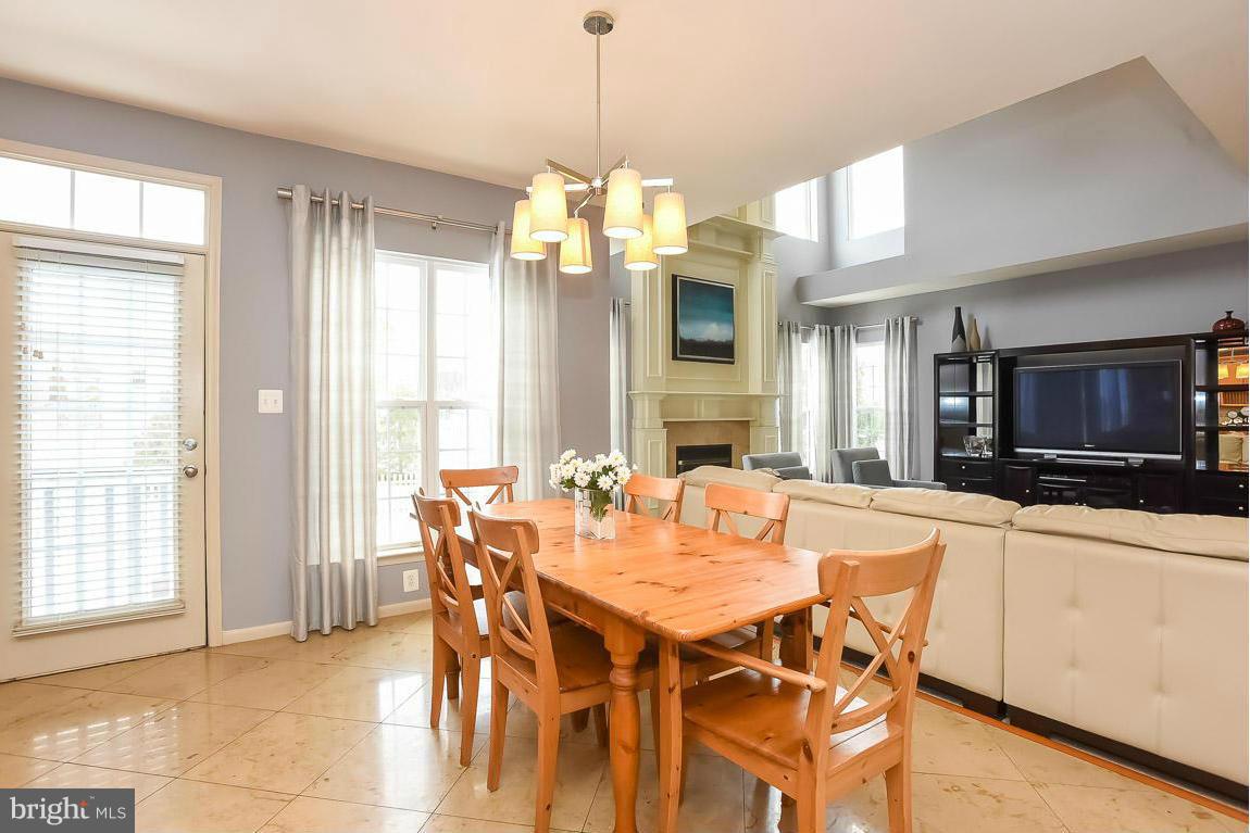 8700 Lords View Loop Gainesville, VA 20155 - Photo 11 of 30 Kitchen Breakfast Area
