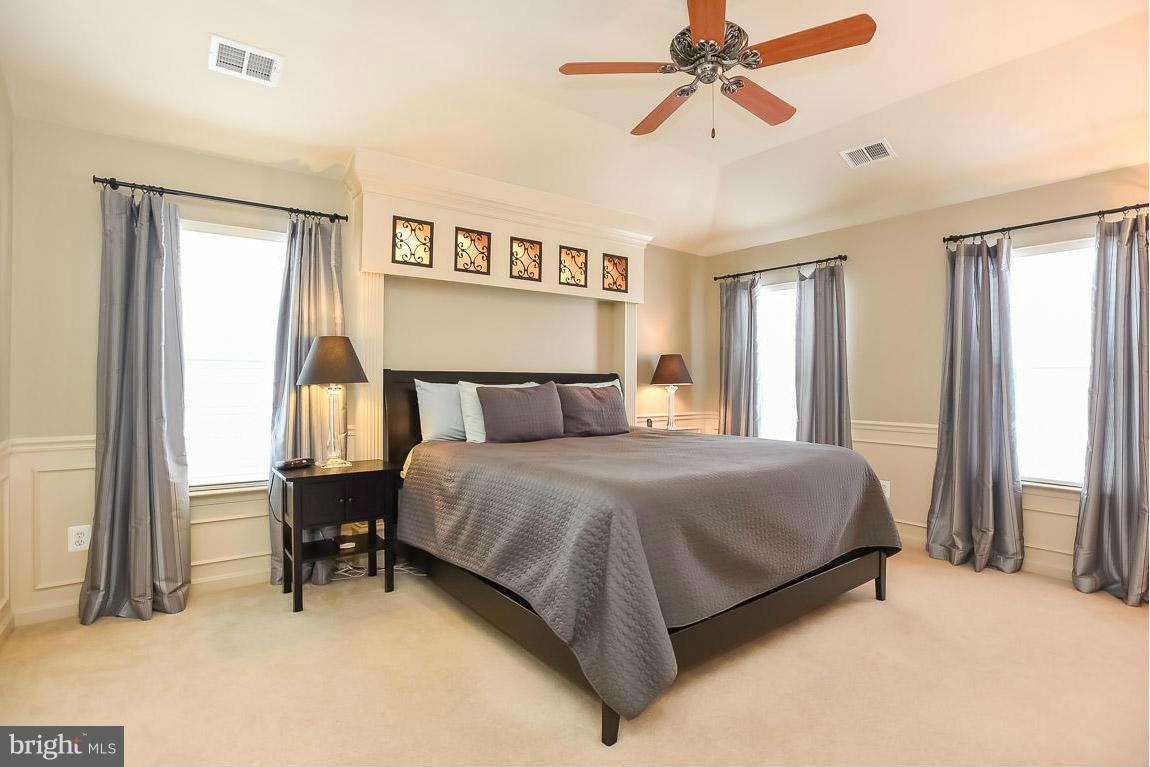 8700 Lords View Loop Gainesville, VA 20155 - Photo 19 of 30 Bedroom (Master) & Sitting Room