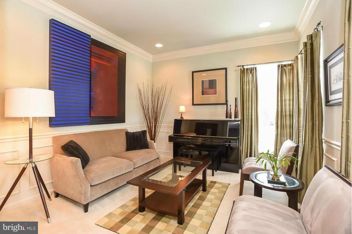 8700 Lords View Loop Gainesville, VA 20155 - Photo 3 of 30 Living Room