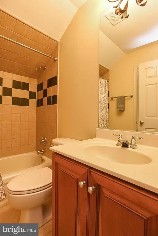 8700 Lords View Loop Gainesville, VA 20155 - Photo 22 of 30 Bath, upper level