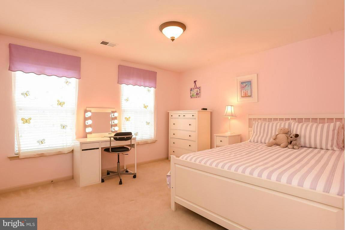 8700 Lords View Loop Gainesville, VA 20155 - Photo 23 of 30 Bedroom