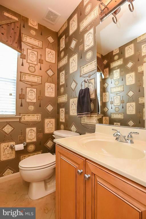8700 Lords View Loop Gainesville, VA 20155 - Photo 6 of 30 Powder Room