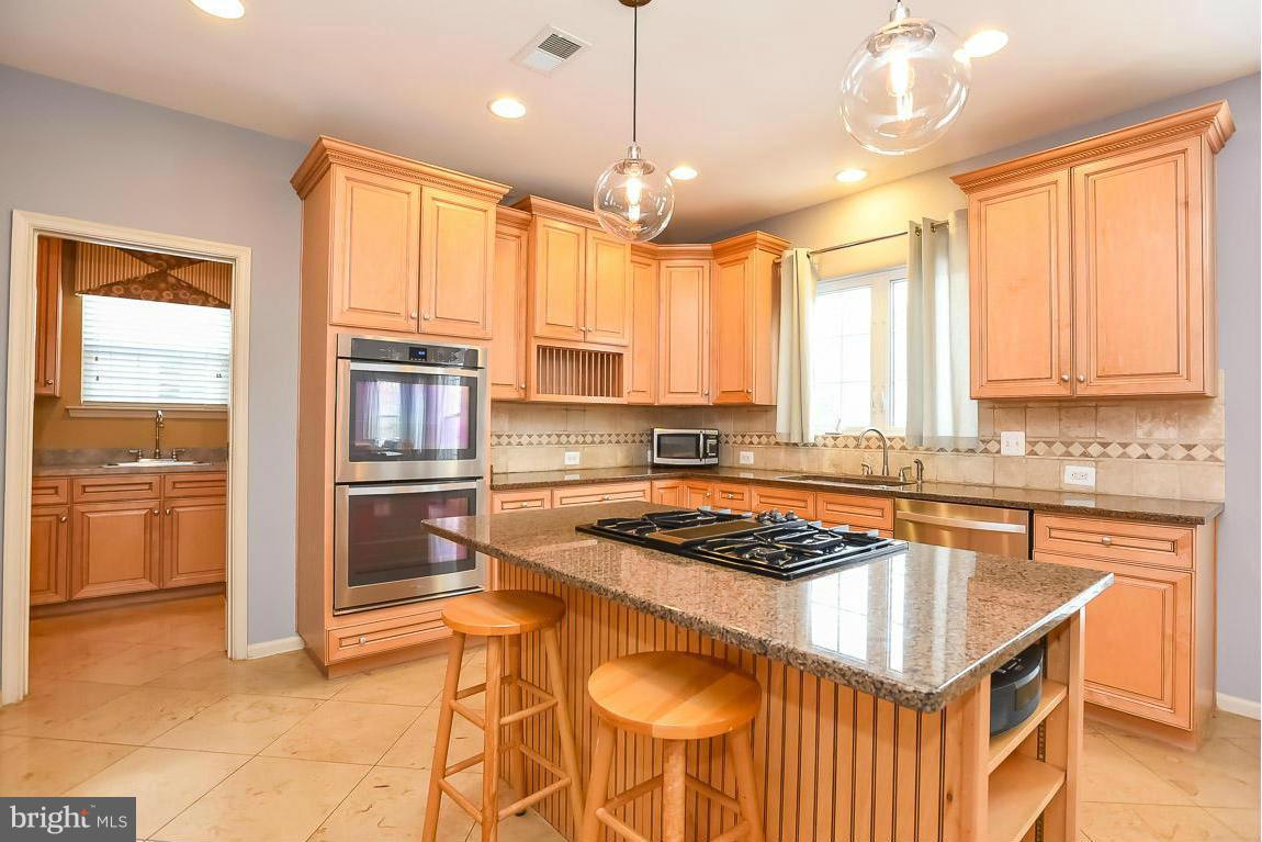 8700 Lords View Loop Gainesville, VA 20155 - Photo 9 of 30 Kitchen