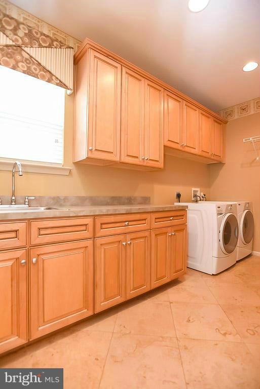 8700 Lords View Loop Gainesville, VA 20155 - Photo 10 of 30 Laundry/Service Pantry