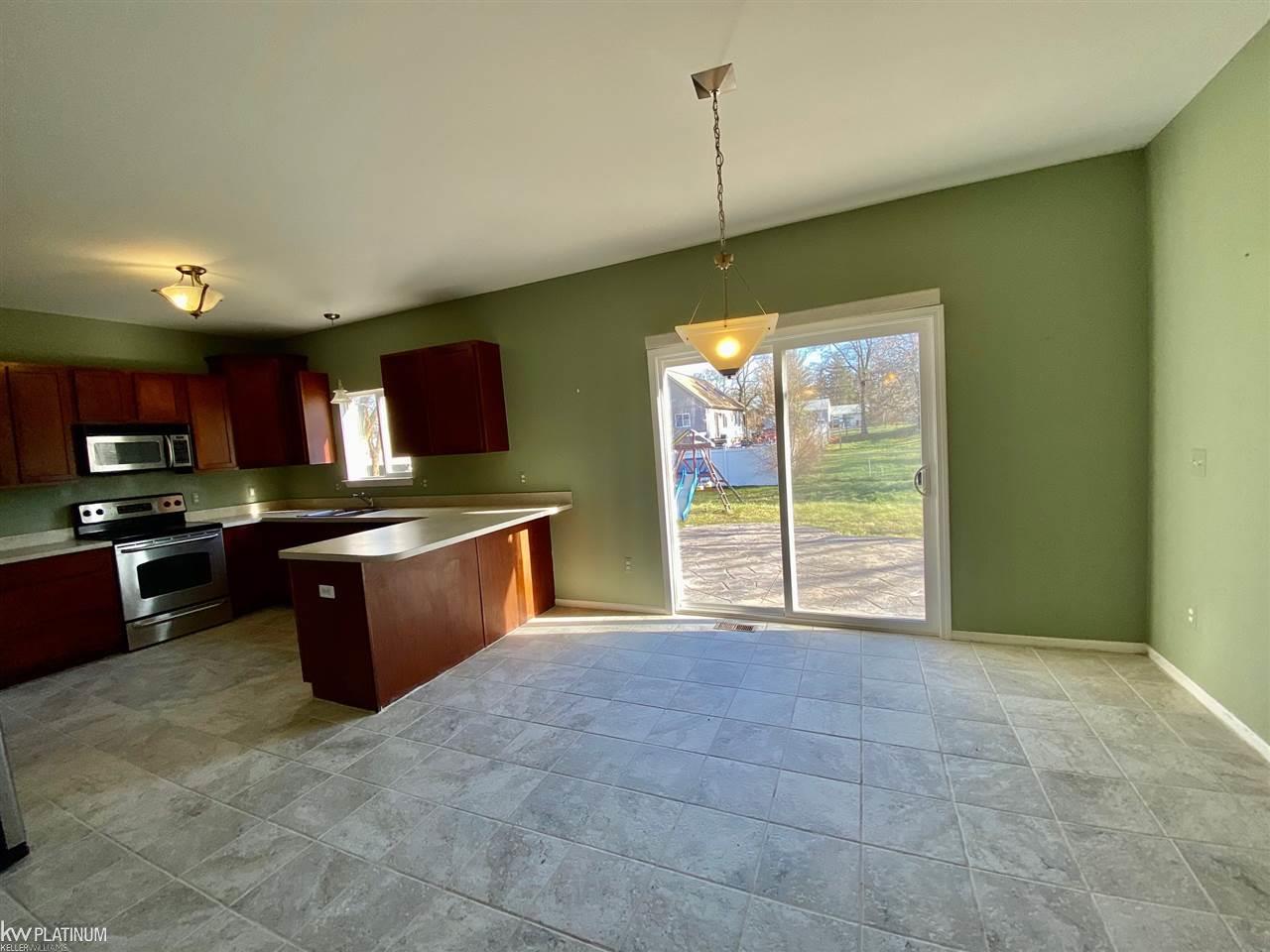 2761 Eastern Avenue Rochester Hills, MI 48307 - Photo 10 of 36