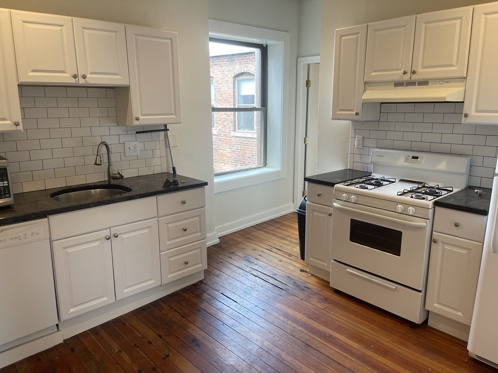 620 Columbia Road, Unit 5 Boston, MA 02125 - Photo 3 of 11
