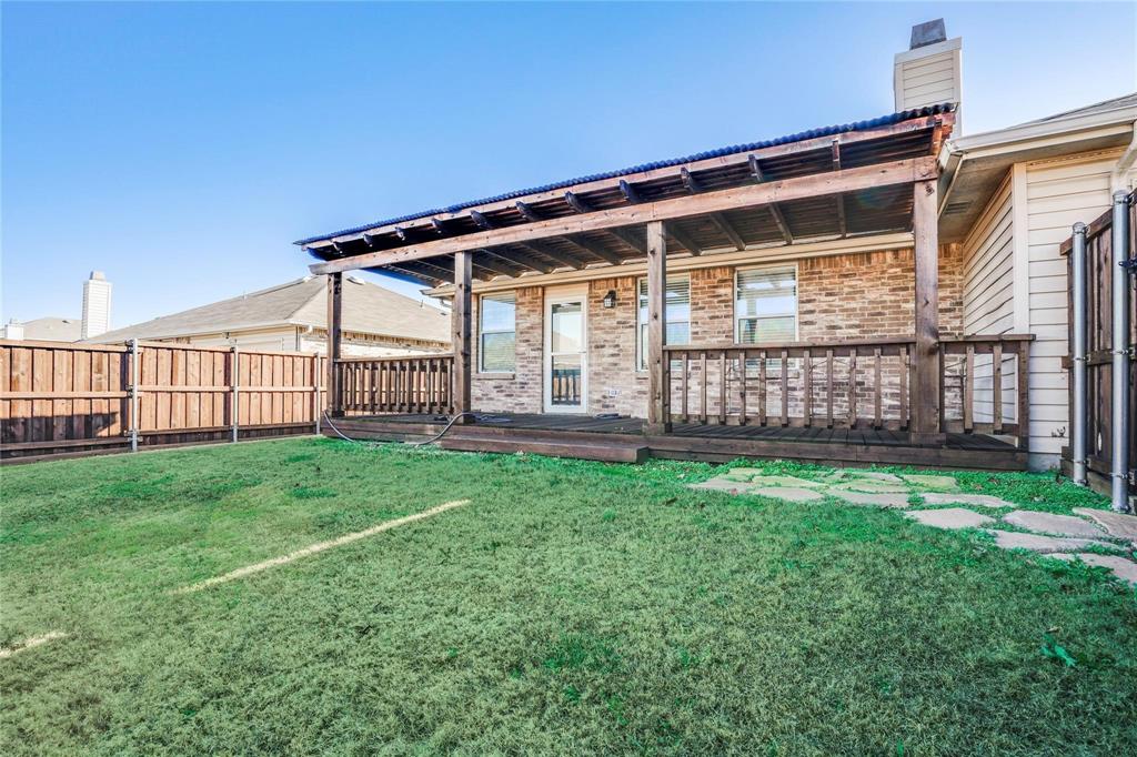 3054 Fallbrook Drive Rockwall, TX 75032 - Photo 15 of 15 a view of a backyard with wooden fence