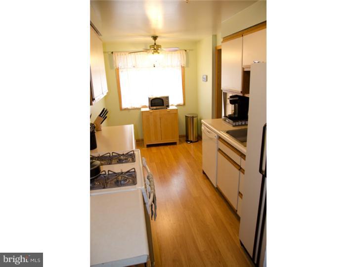 3468 Holyoke Road Philadelphia, PA 19114 - Photo 4 of 16 Kitchen