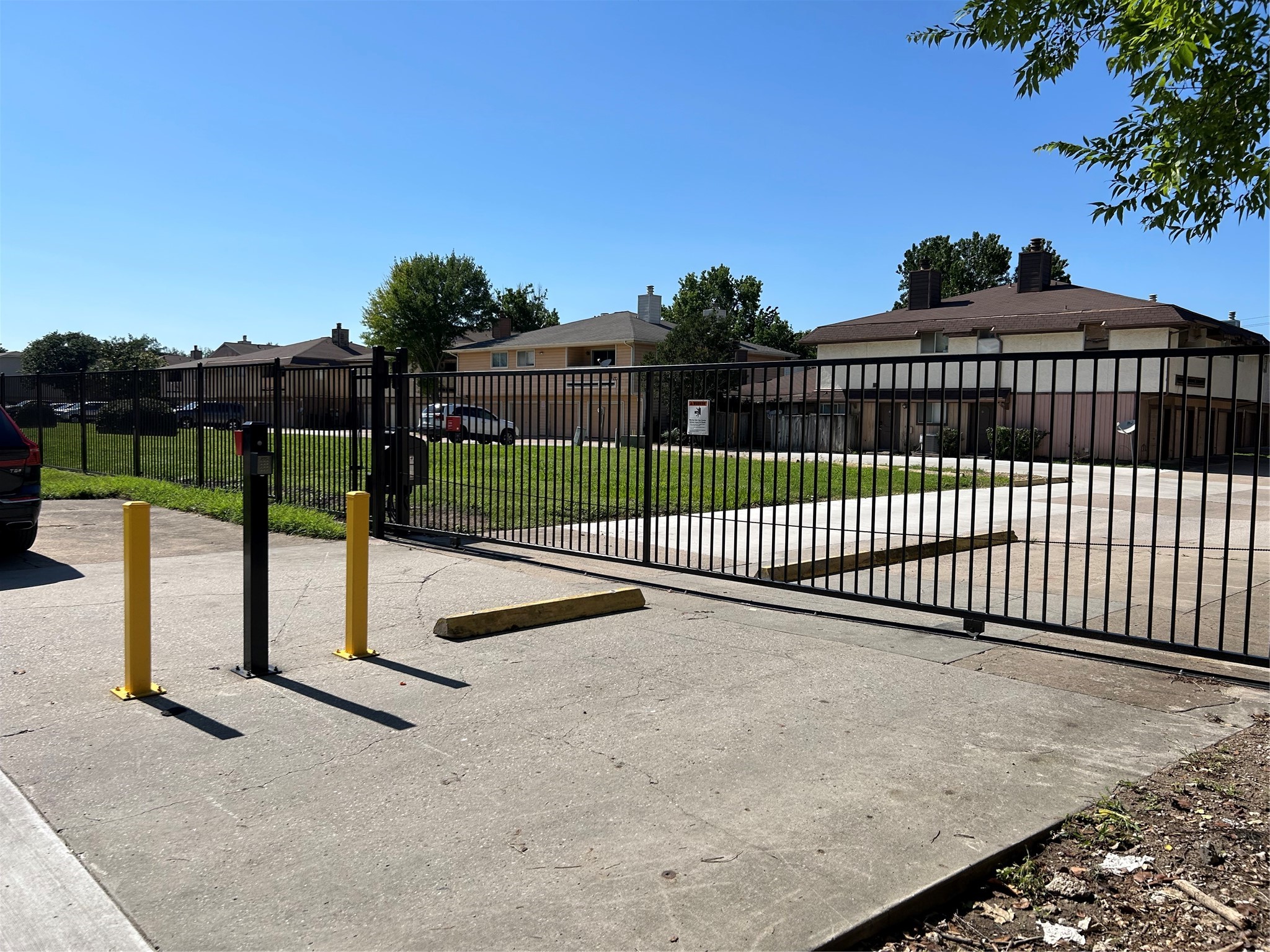 8030 Sands Point Drive, Unit D Houston, TX 77036 - Photo 17 of 24 a view of a garden from a balcony