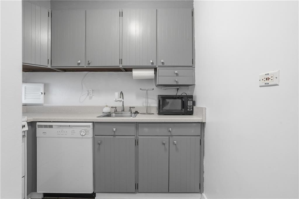 112 Washington Place, Unit 8K Pittsburgh, PA 15219 - Photo 15 of 35