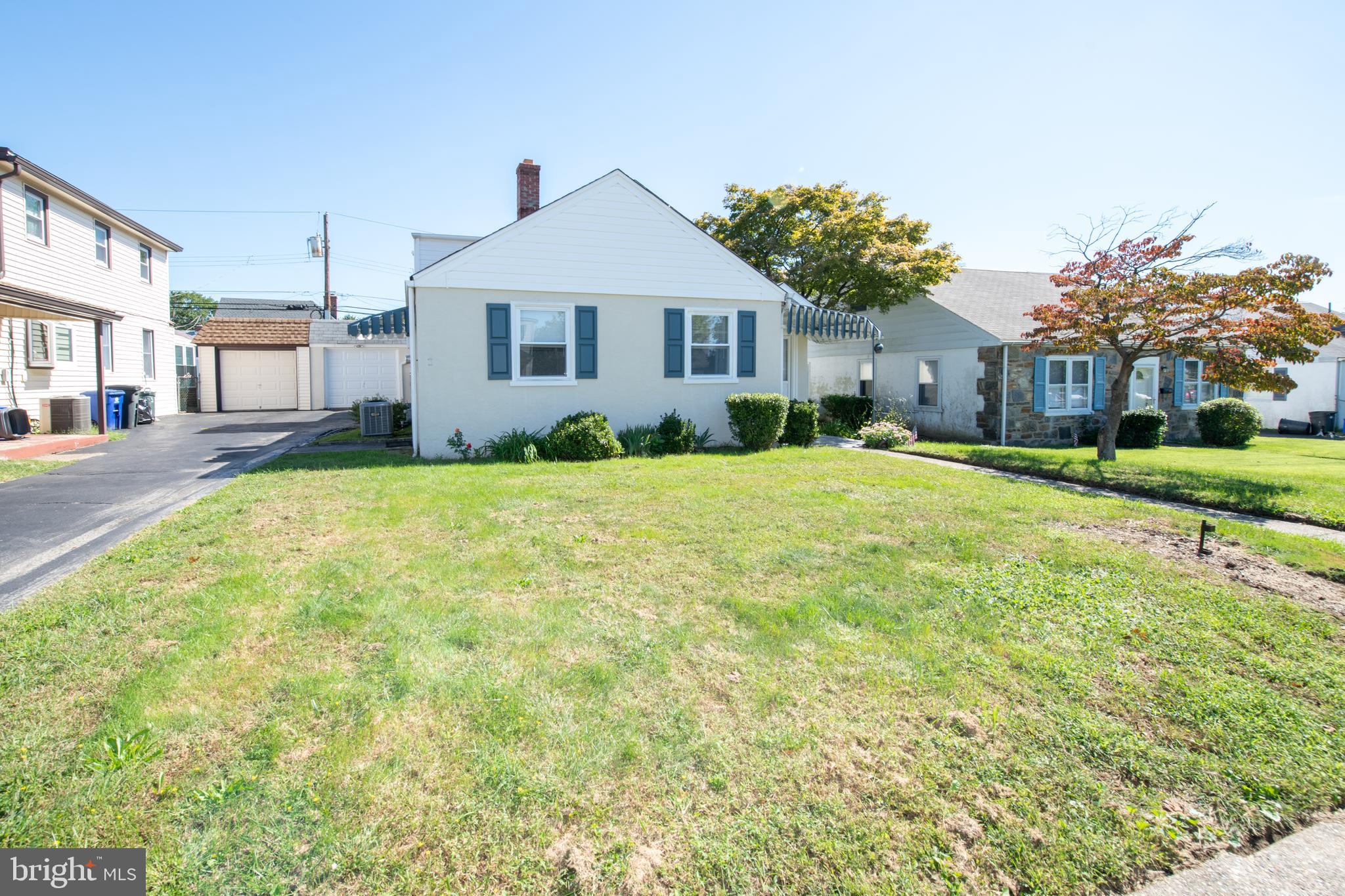 9243 Annapolis Road Philadelphia, PA 19114 - Photo 2 of 45 Front with Driveway