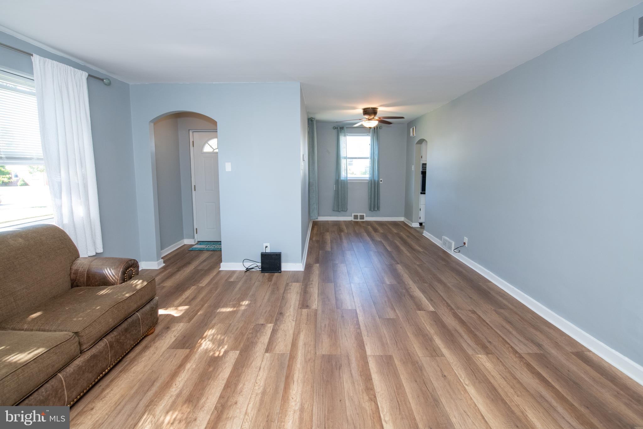 9243 Annapolis Road Philadelphia, PA 19114 - Photo 3 of 45 Living Room