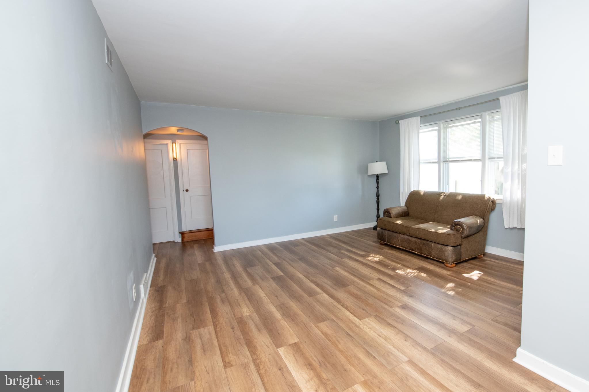 9243 Annapolis Road Philadelphia, PA 19114 - Photo 4 of 45 Living Room