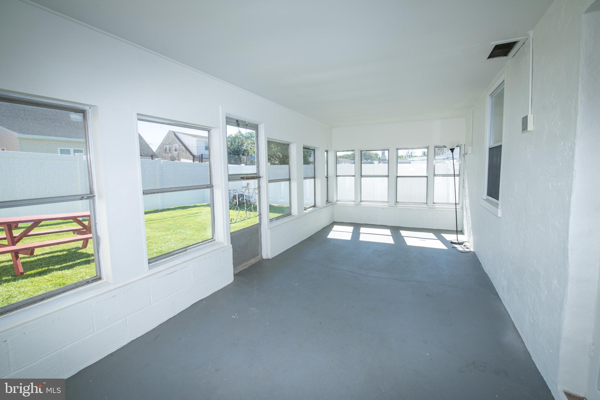 9243 Annapolis Road Philadelphia, PA 19114 - Photo 37 of 45 Sunroom