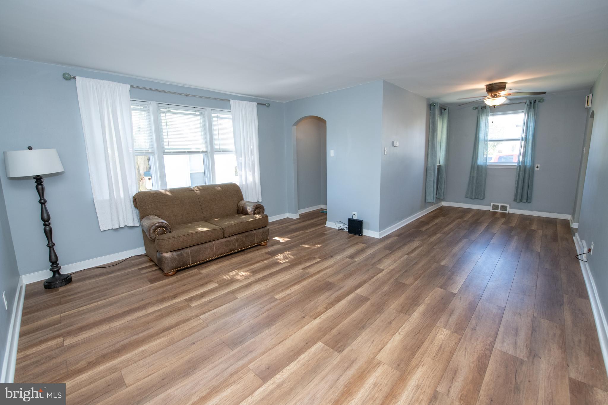 9243 Annapolis Road Philadelphia, PA 19114 - Photo 5 of 45 Living Room
