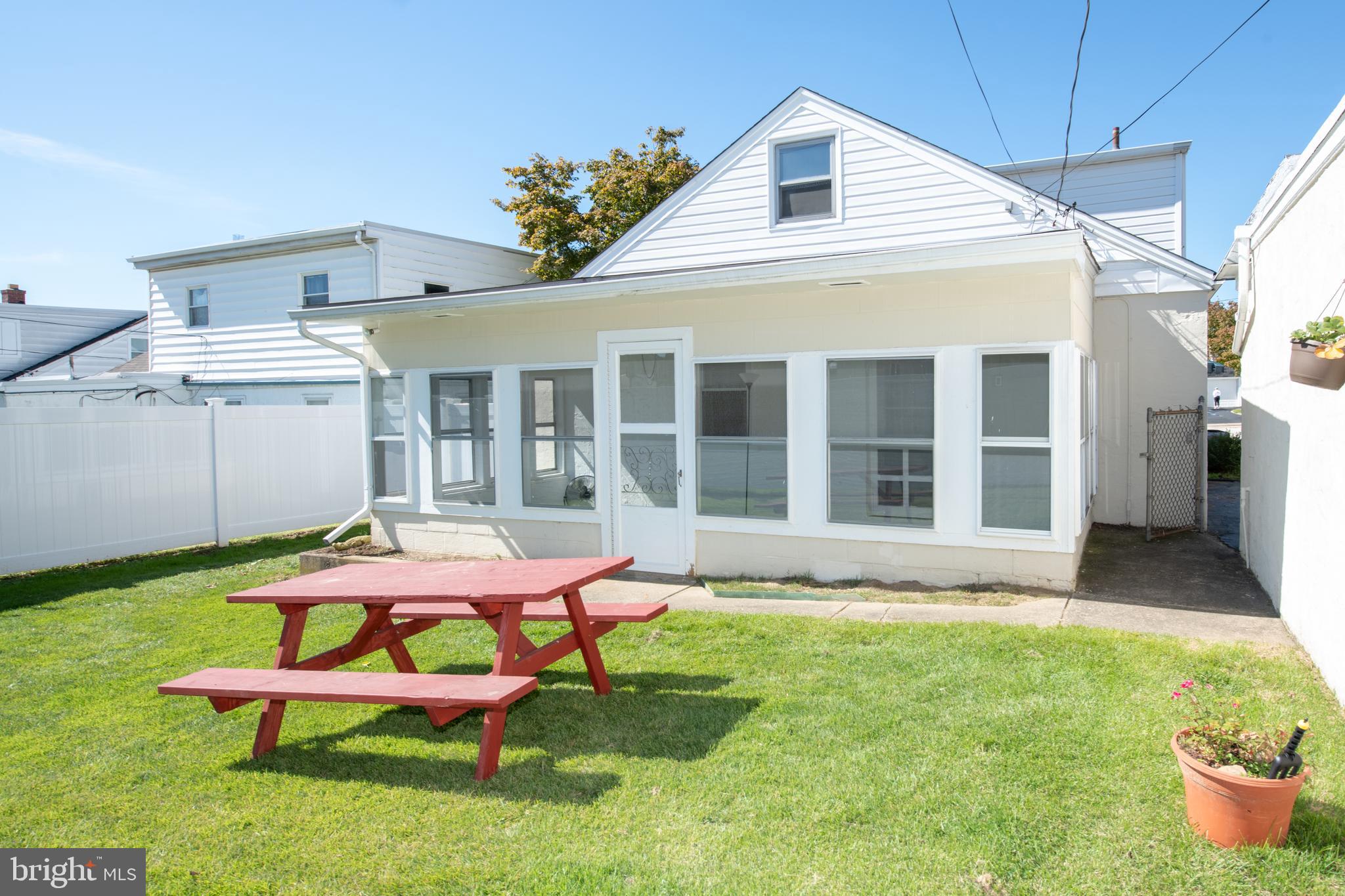 9243 Annapolis Road Philadelphia, PA 19114 - Photo 45 of 45 Backyard