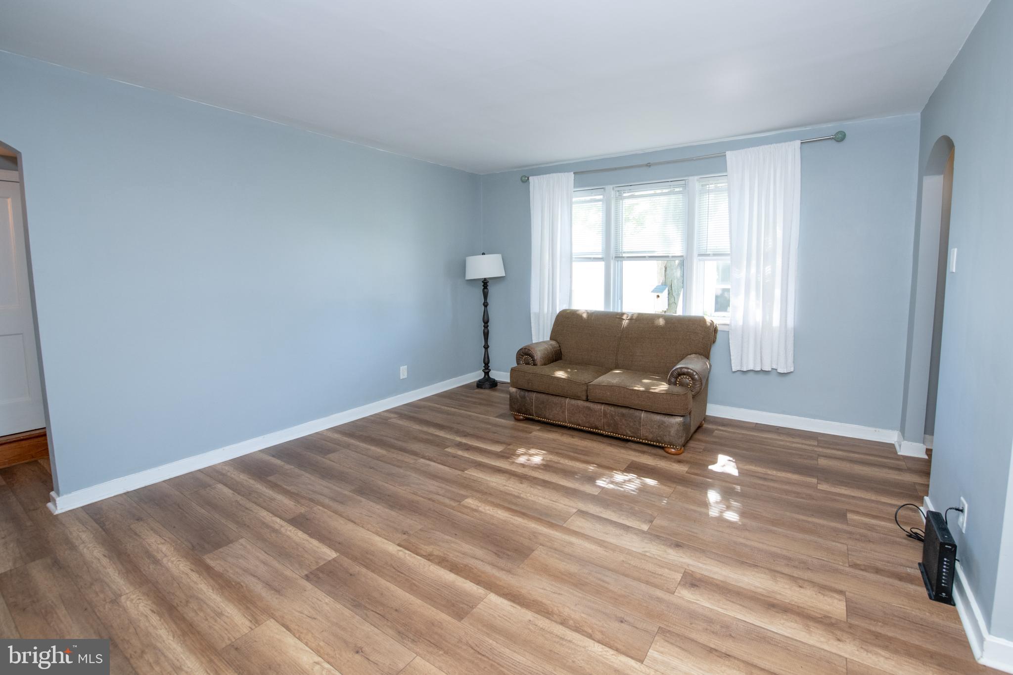 9243 Annapolis Road Philadelphia, PA 19114 - Photo 6 of 45 Living Room