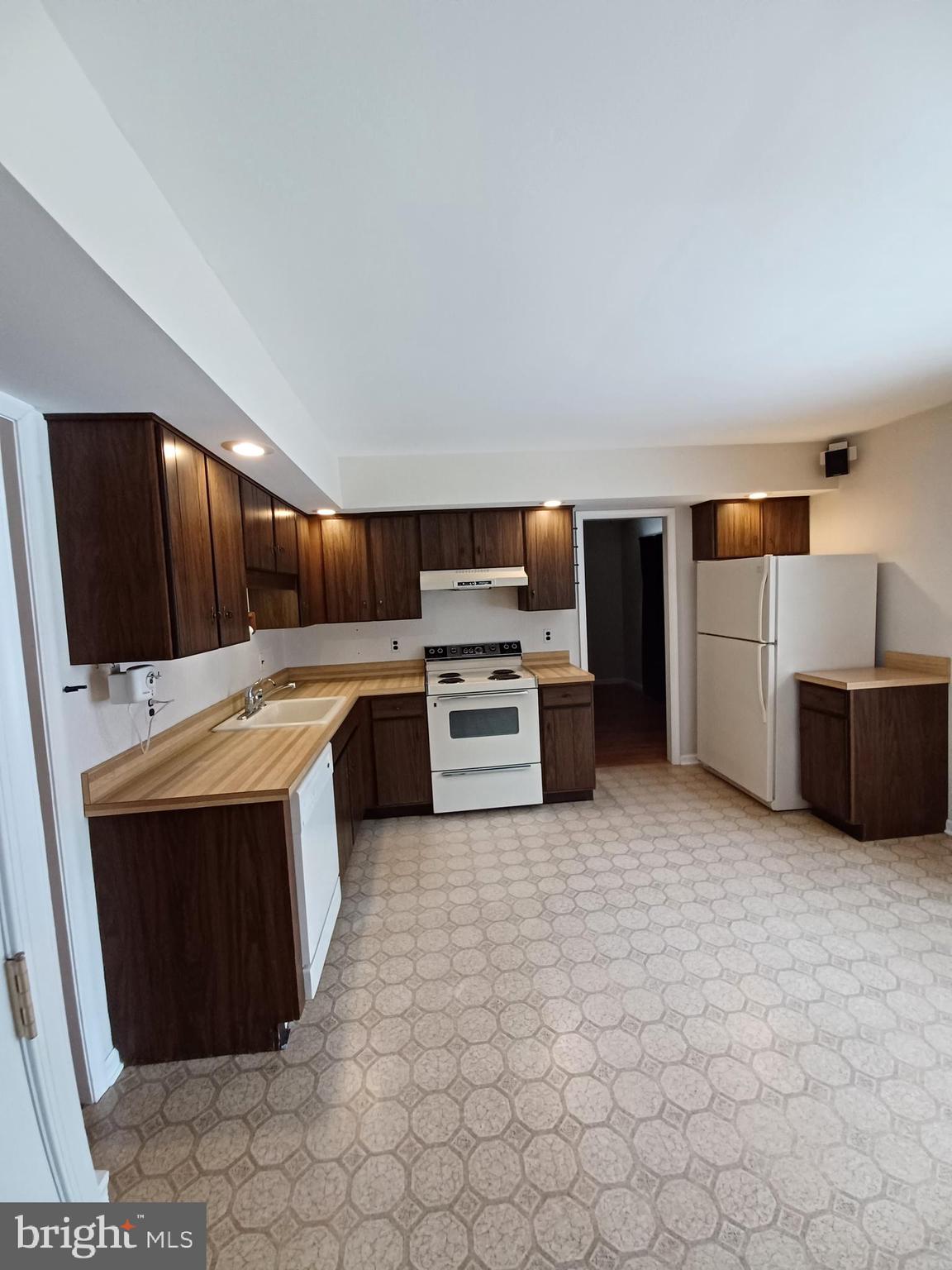 2809 Forge Place Doylestown, PA 18902 - Photo 15 of 35 Eat-in kitchen