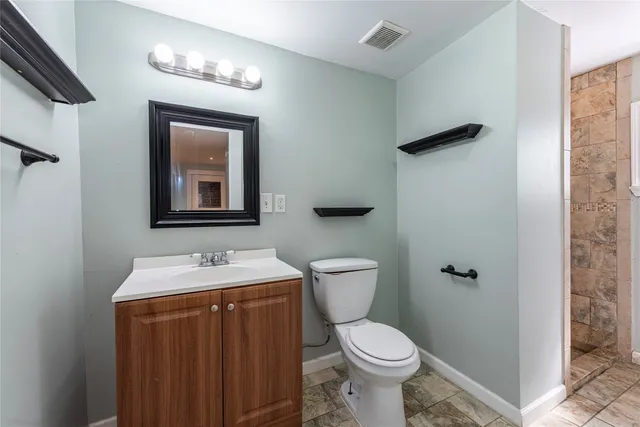a view of an empty room with a ceiling fan