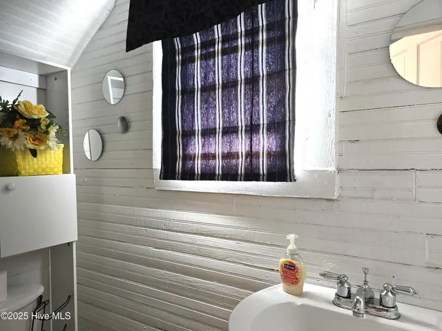 $185,000 | 304 North Railroad Street, Elm City, NC 27822