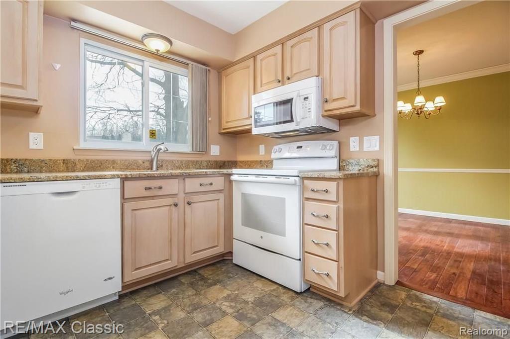 2247 Stonington Lane Rochester, MI 48306 - Photo 10 of 28