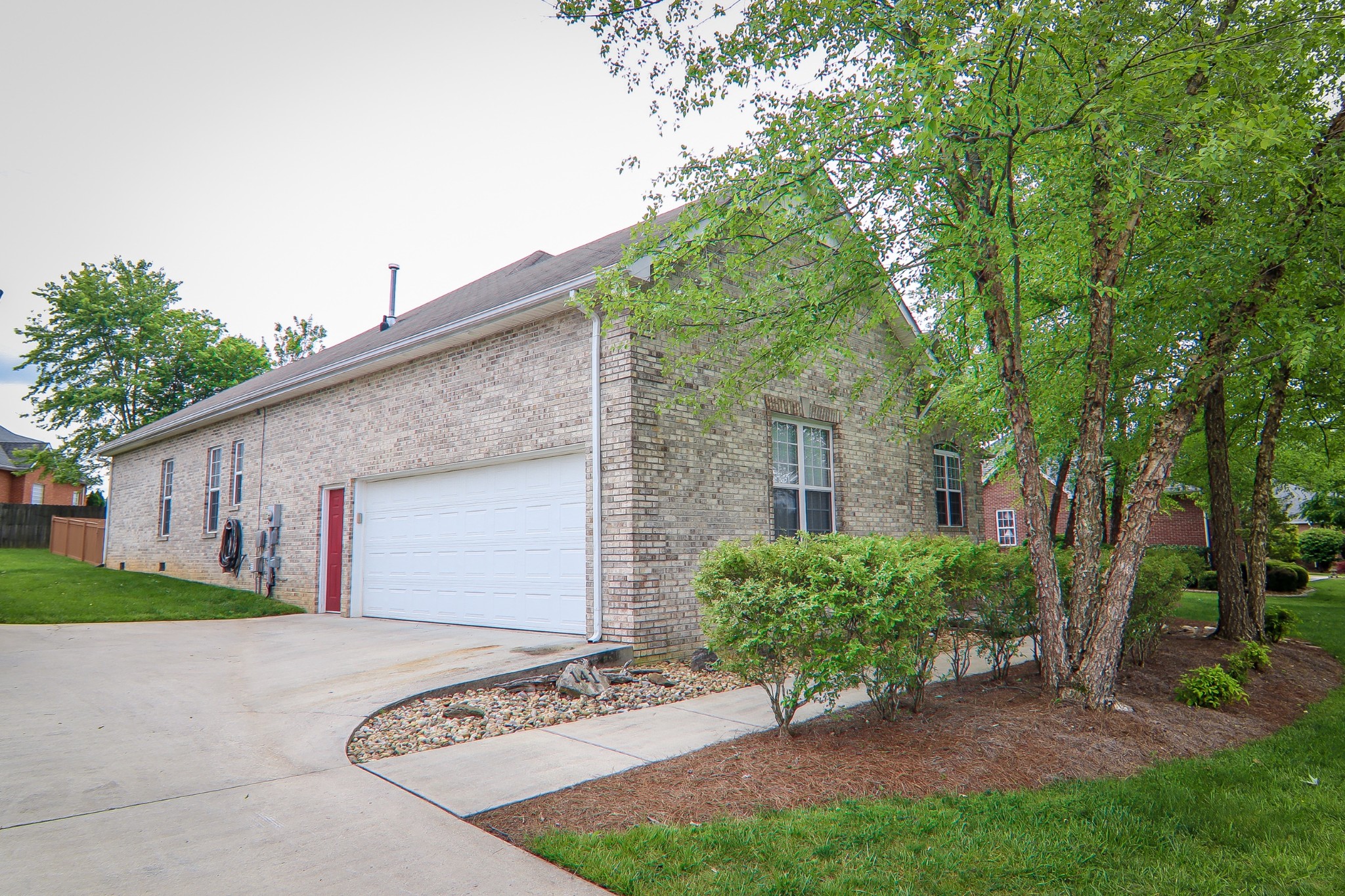 141 Hunters Ridge Drive Tullahoma, TN 37388 - Photo 3 of 49 a front view of a house with garden