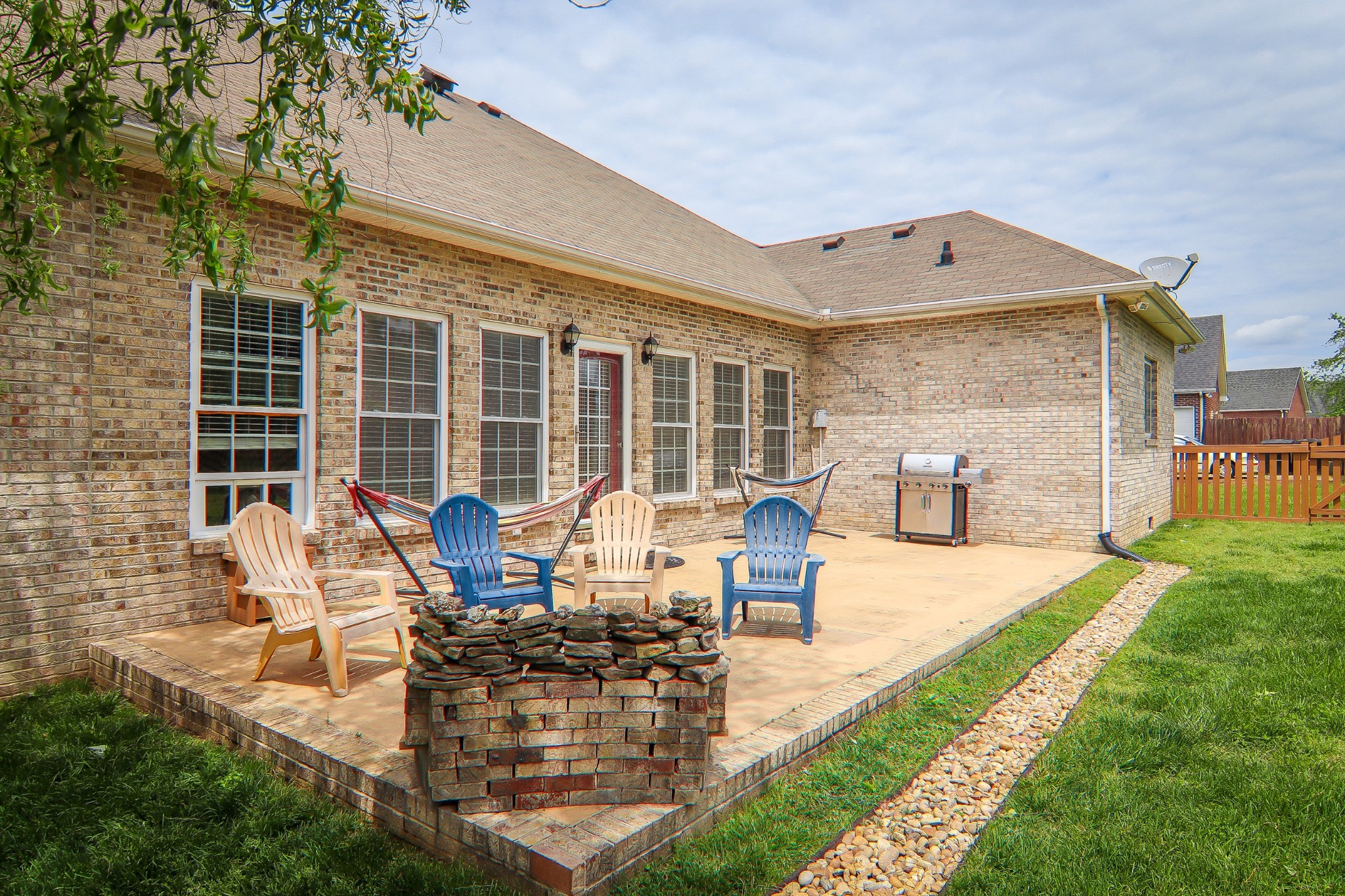 141 Hunters Ridge Drive Tullahoma, TN 37388 - Photo 7 of 49 a view of a patio with table and chairs