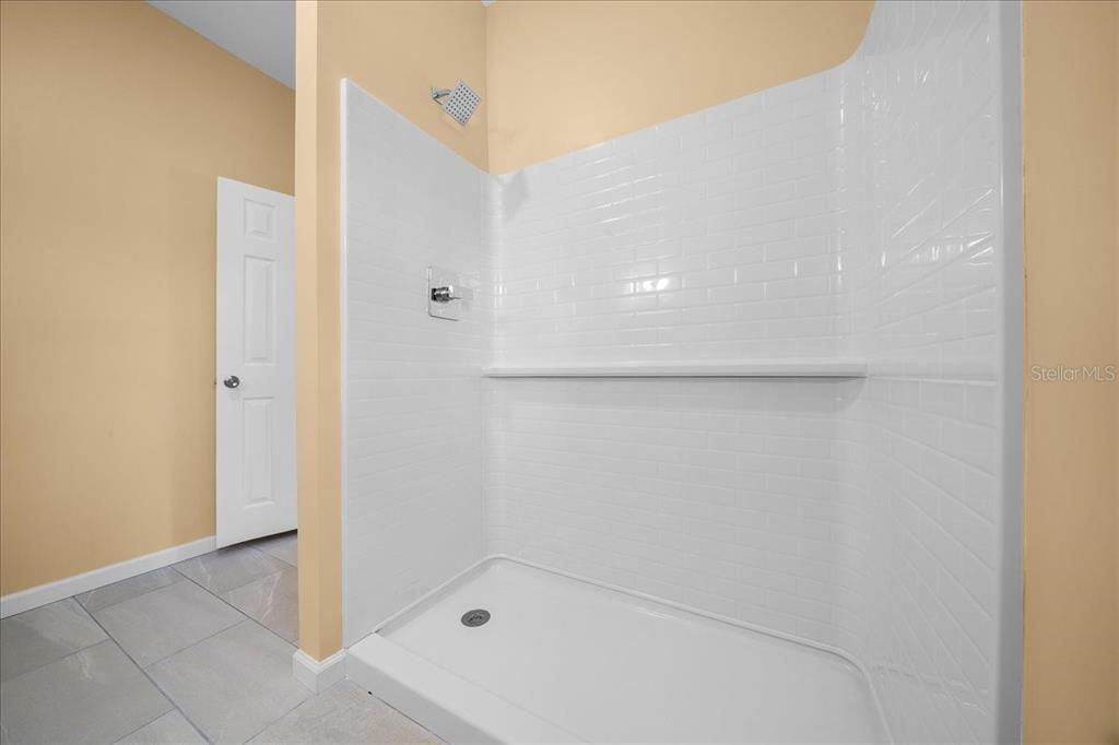 7808 Northeast 75th Street Gainesville, FL 32609 - Photo 55 of 78 a bathroom with a bathtub