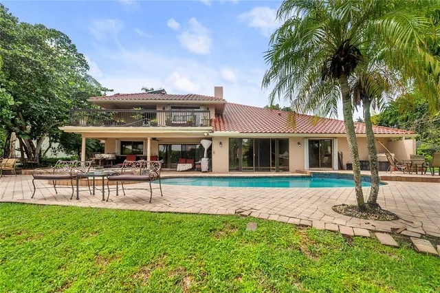 a view of outdoor space yard and patio