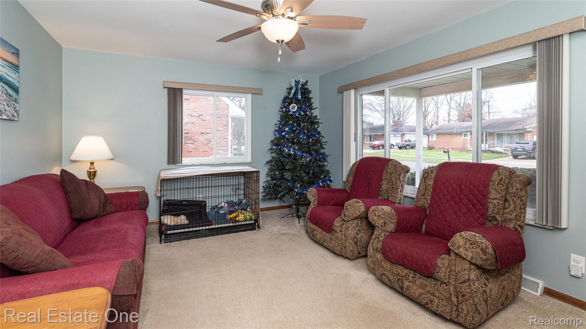 698 Center Ridge South Lyon, MI 48178 - Photo 14 of 48 Family Room