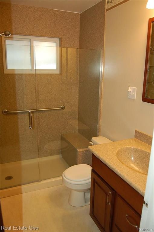 380 Dover Road Waterford, MI 48328 - Photo 12 of 21 Gallery Image 12