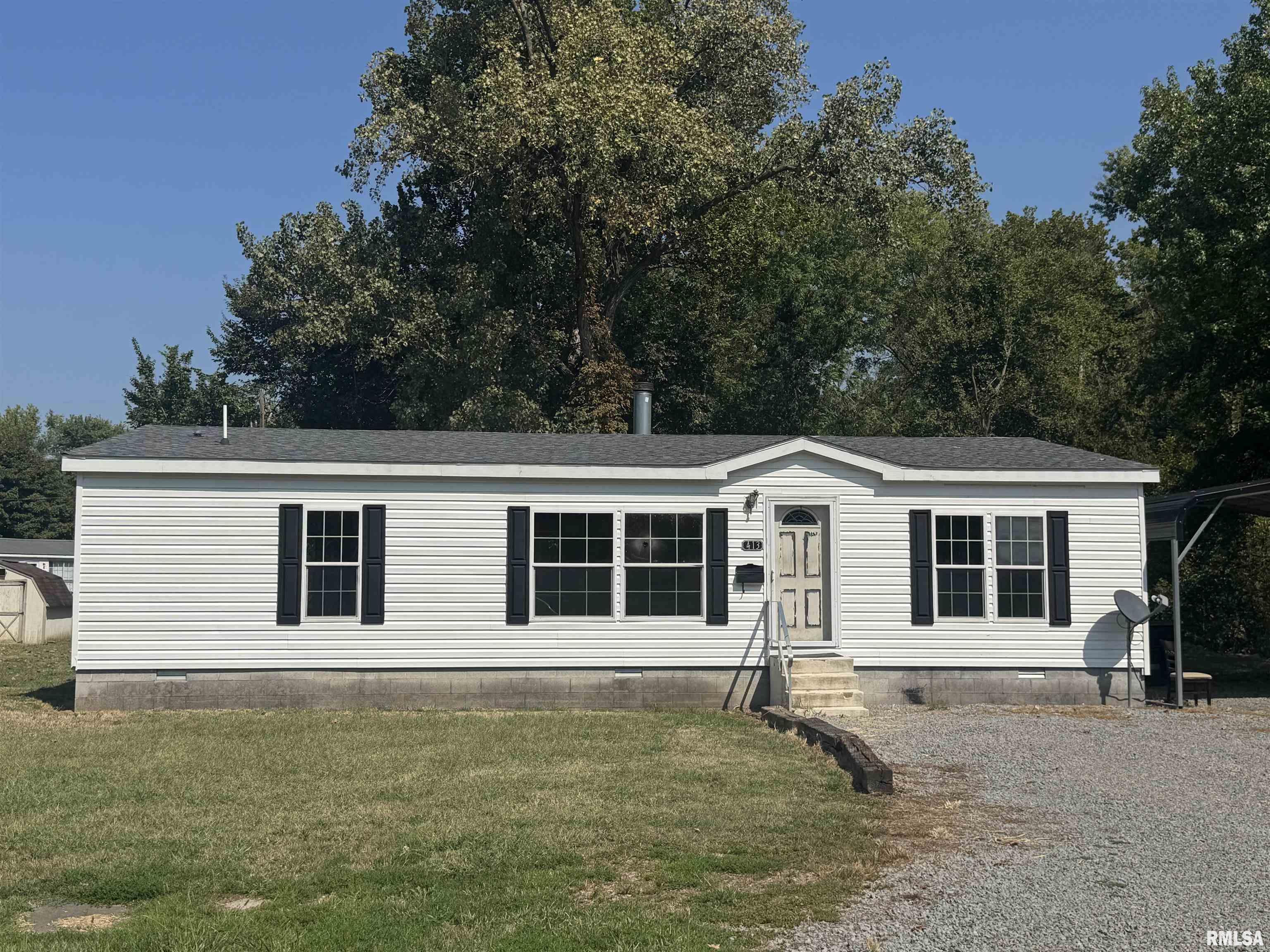 413 Walnut Street Zeigler, IL 62999 - Photo 2 of 20