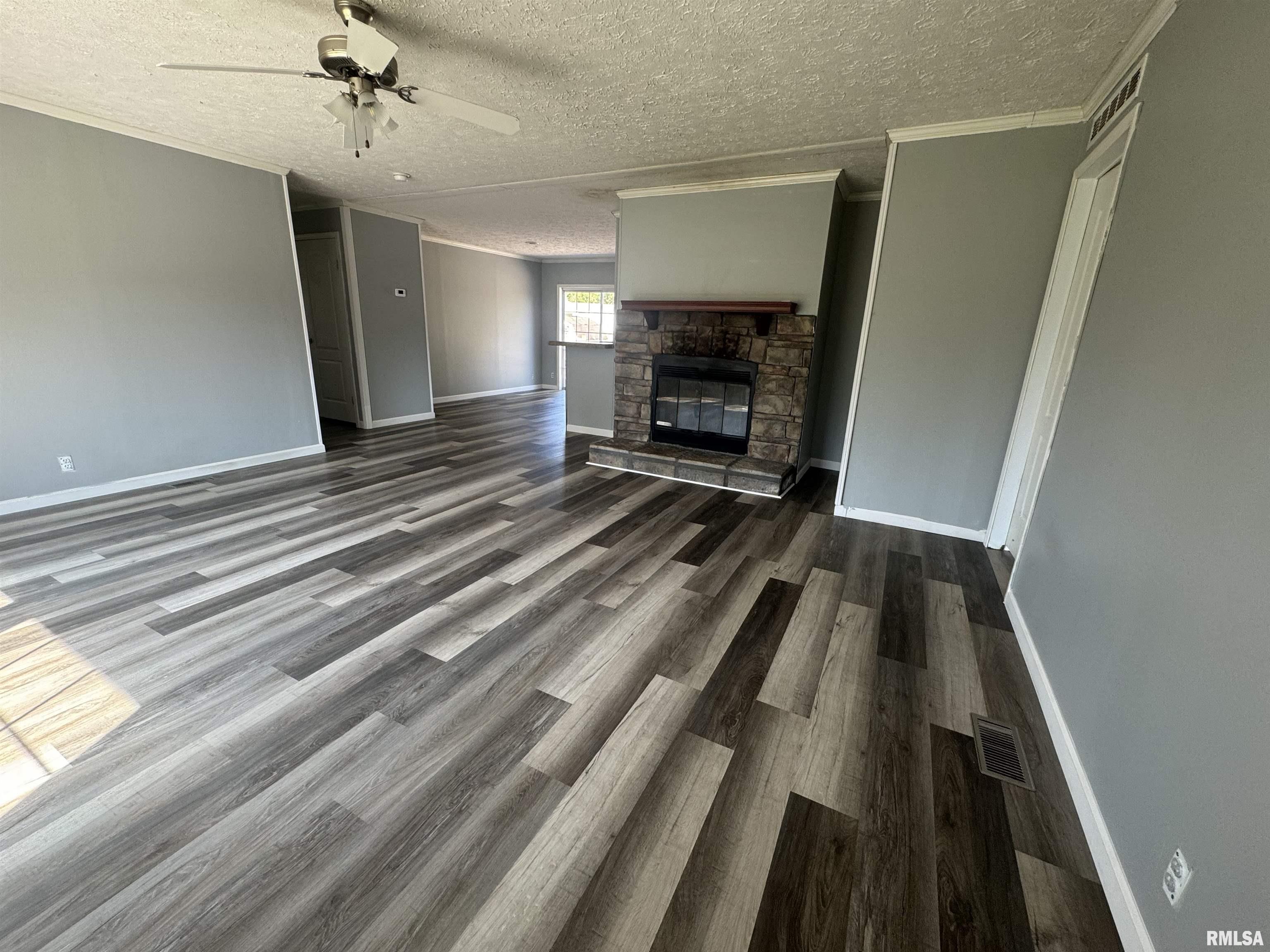 413 Walnut Street Zeigler, IL 62999 - Photo 4 of 20