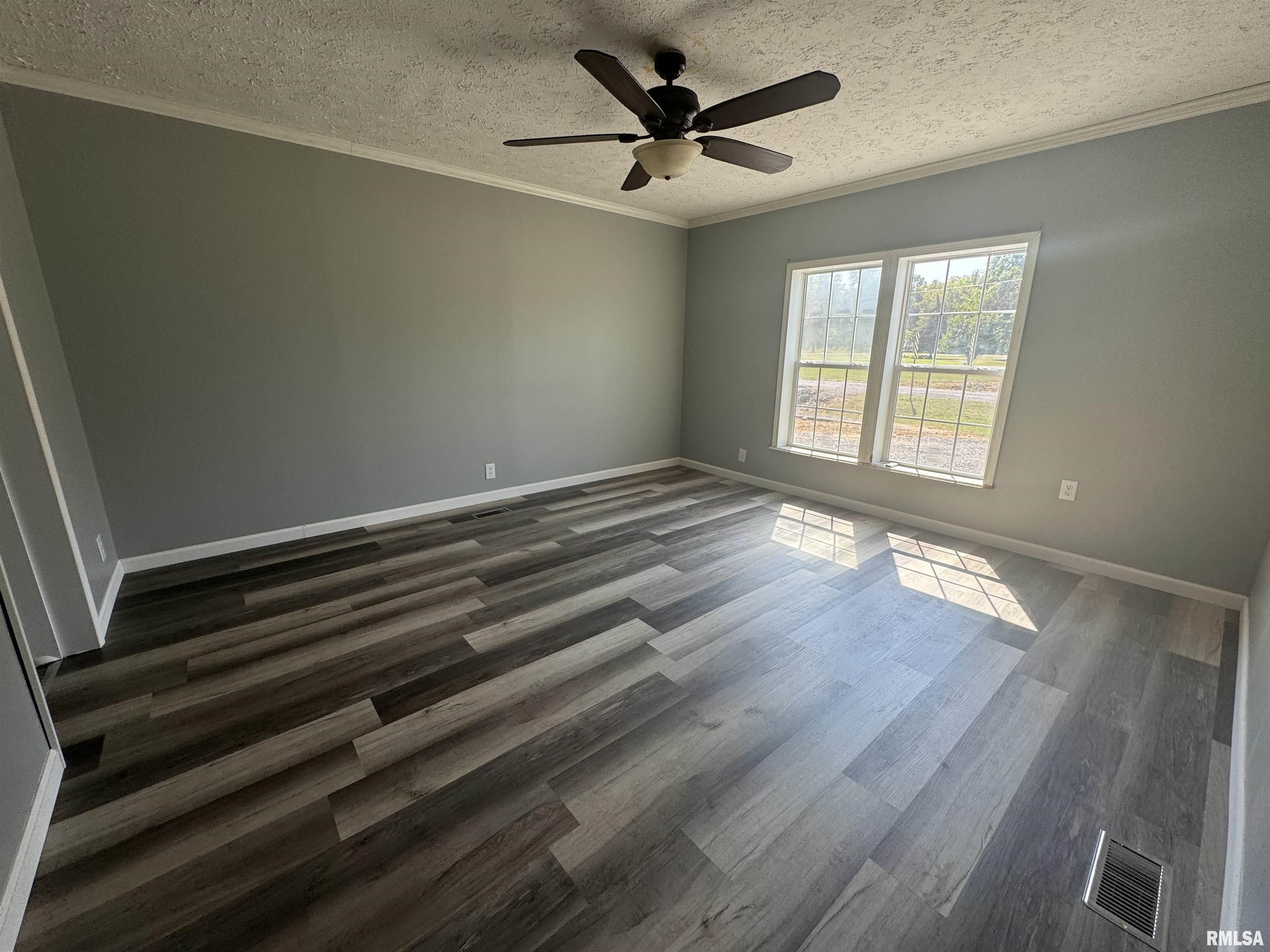 413 Walnut Street Zeigler, IL 62999 - Photo 6 of 20