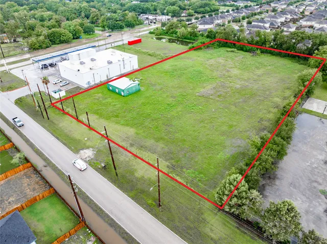 a view of a tennis court