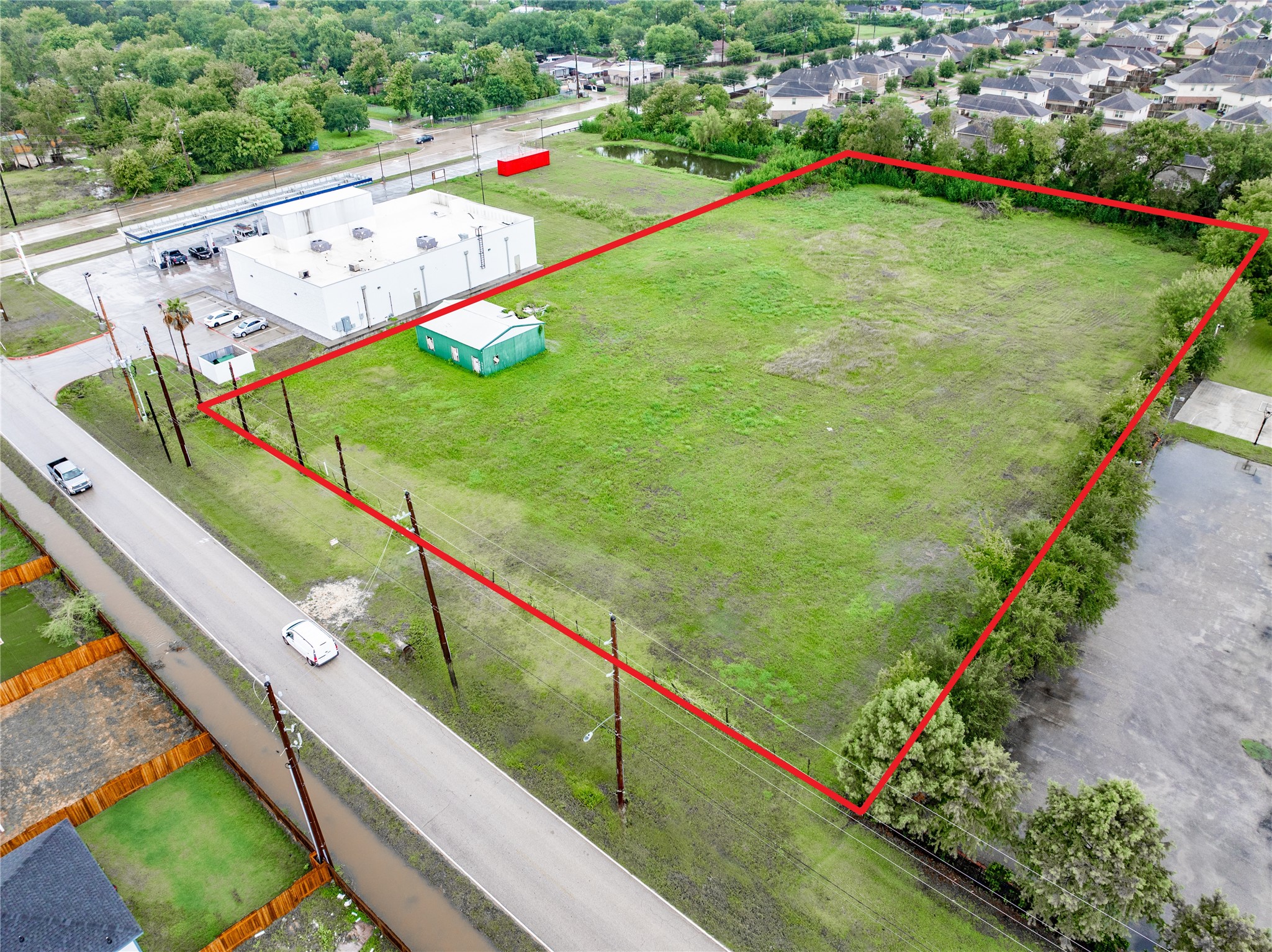 a view of a tennis court