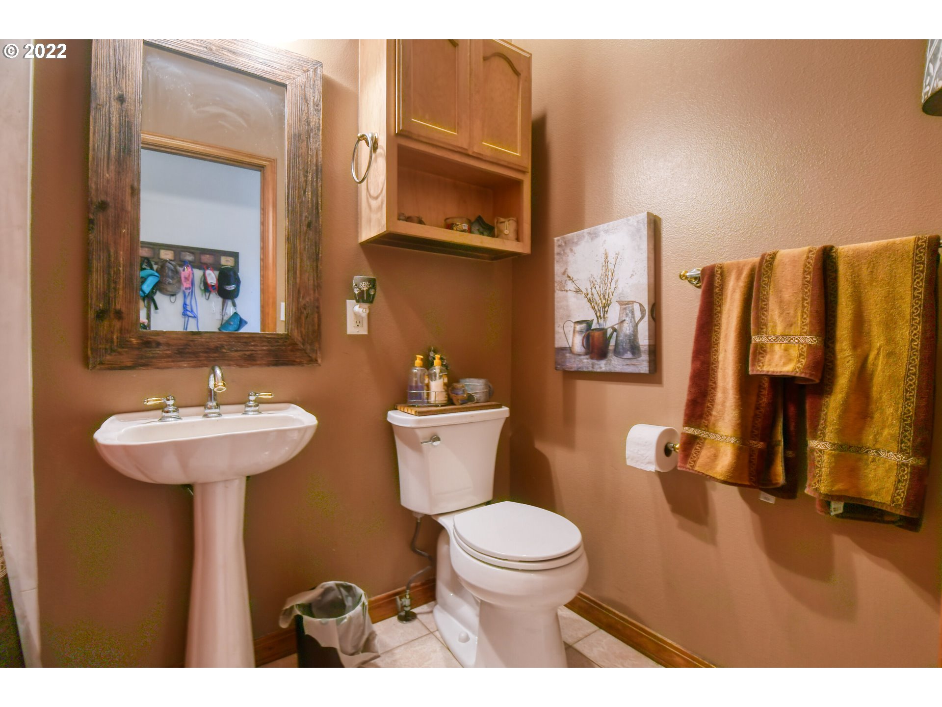 48903 Cayuse Road Pendleton, OR 97801 - Photo 24 of 32 a bathroom with a toilet sink and mirror