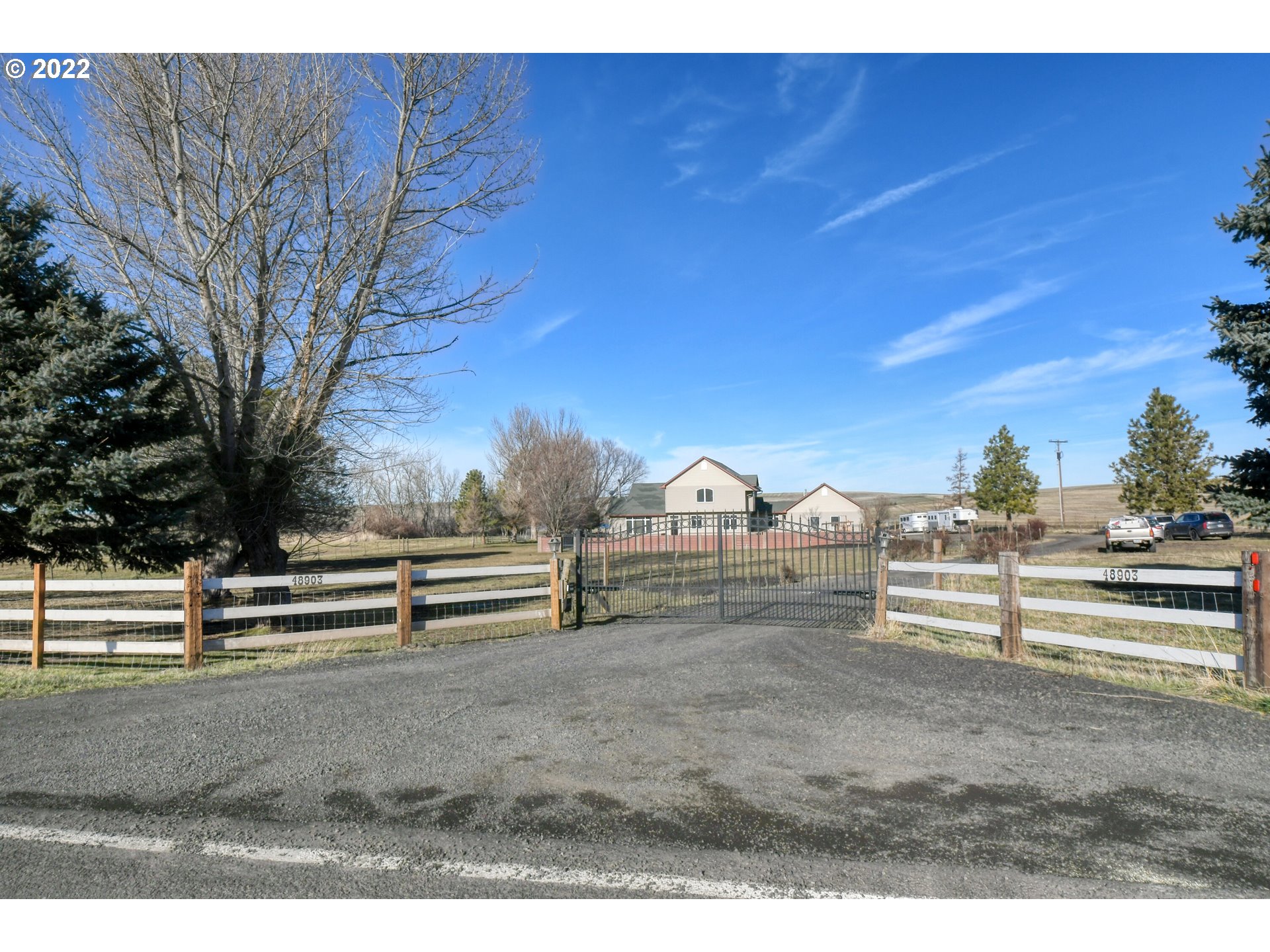 48903 Cayuse Road Pendleton, OR 97801 - Photo 3 of 32 a view of outdoor space and yard