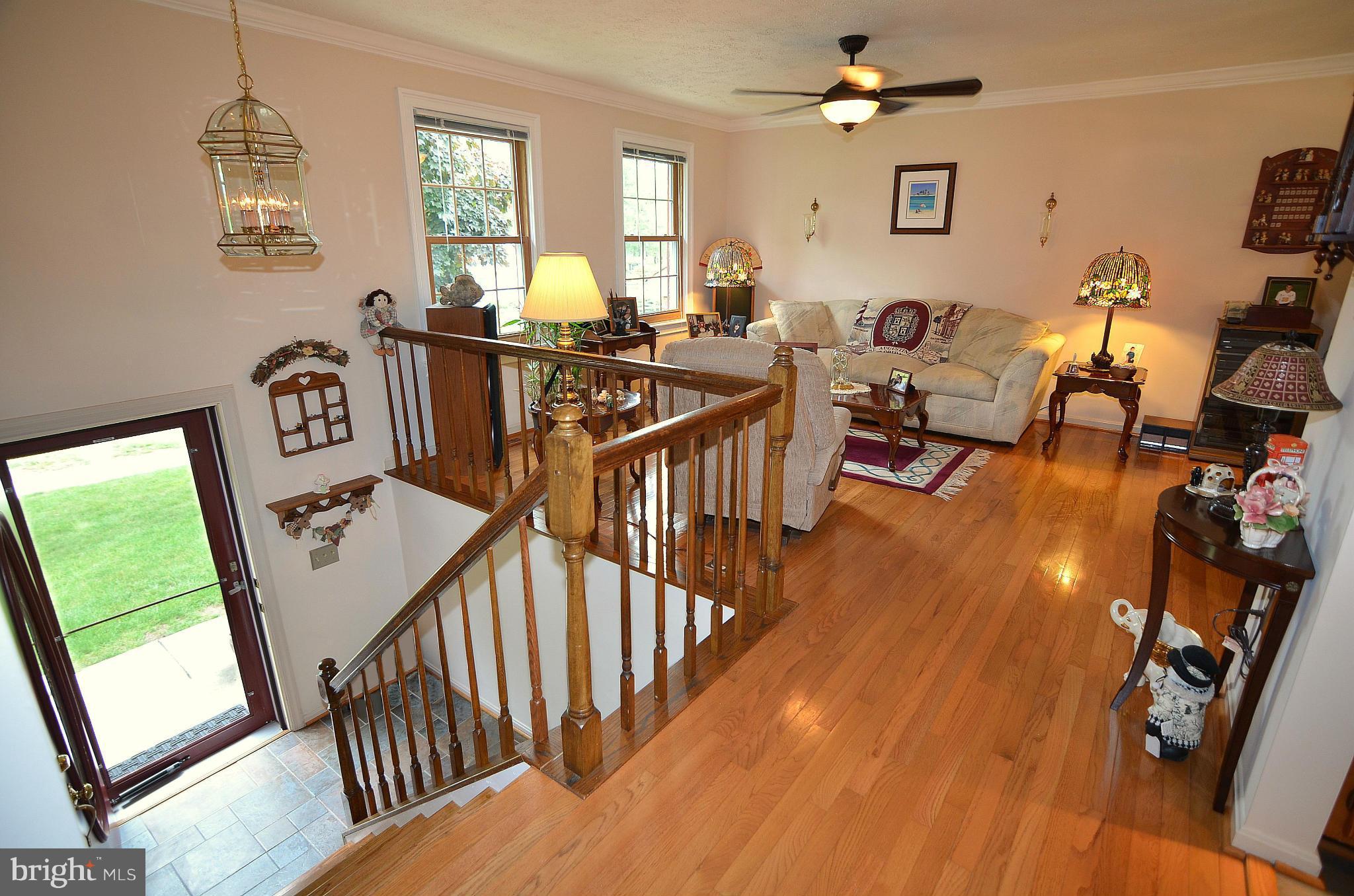 8002 Mayfield Road Pasadena, MD 21122 - Photo 3 of 30 Living Room