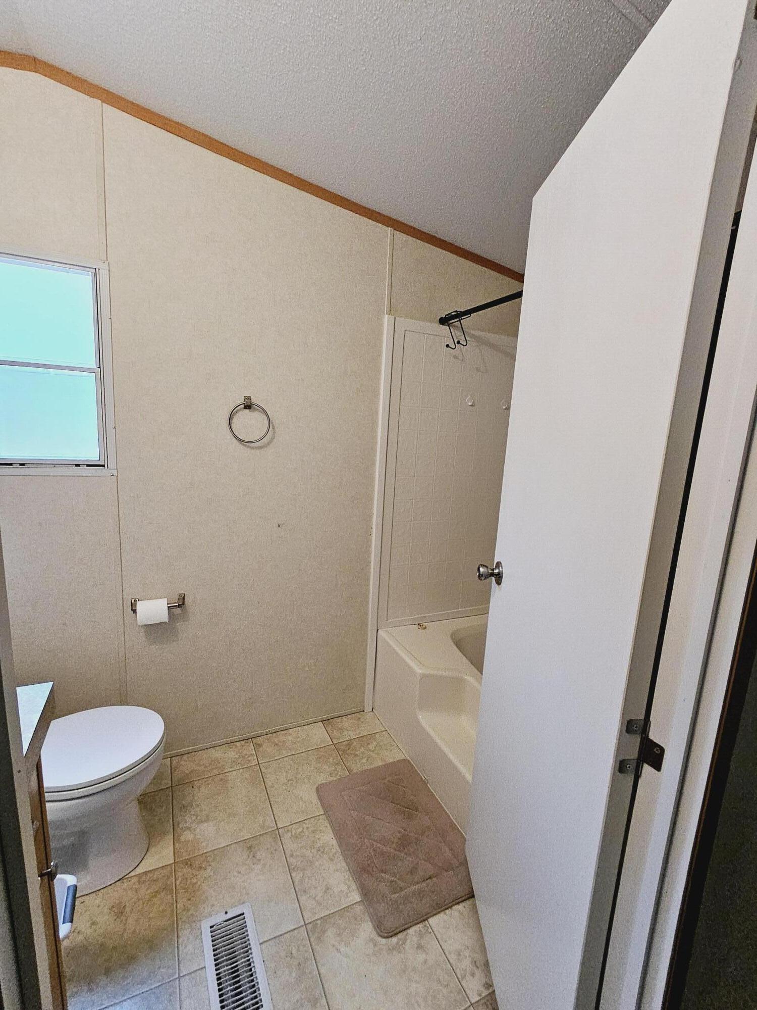 307 Riverside Drive Waynesboro, GA 30830 - Photo 7 of 21 Primary Bathroom