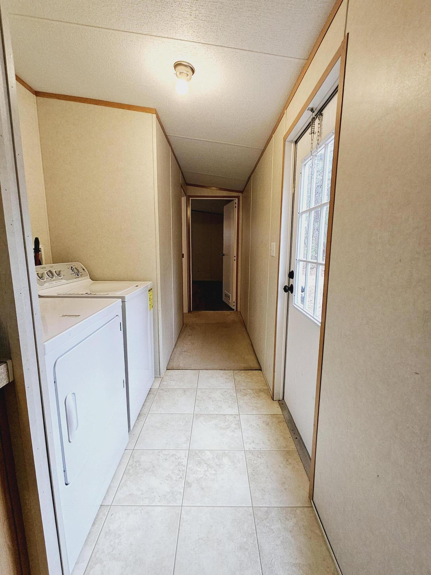 307 Riverside Drive Waynesboro, GA 30830 - Photo 10 of 21 Laundry Hallway