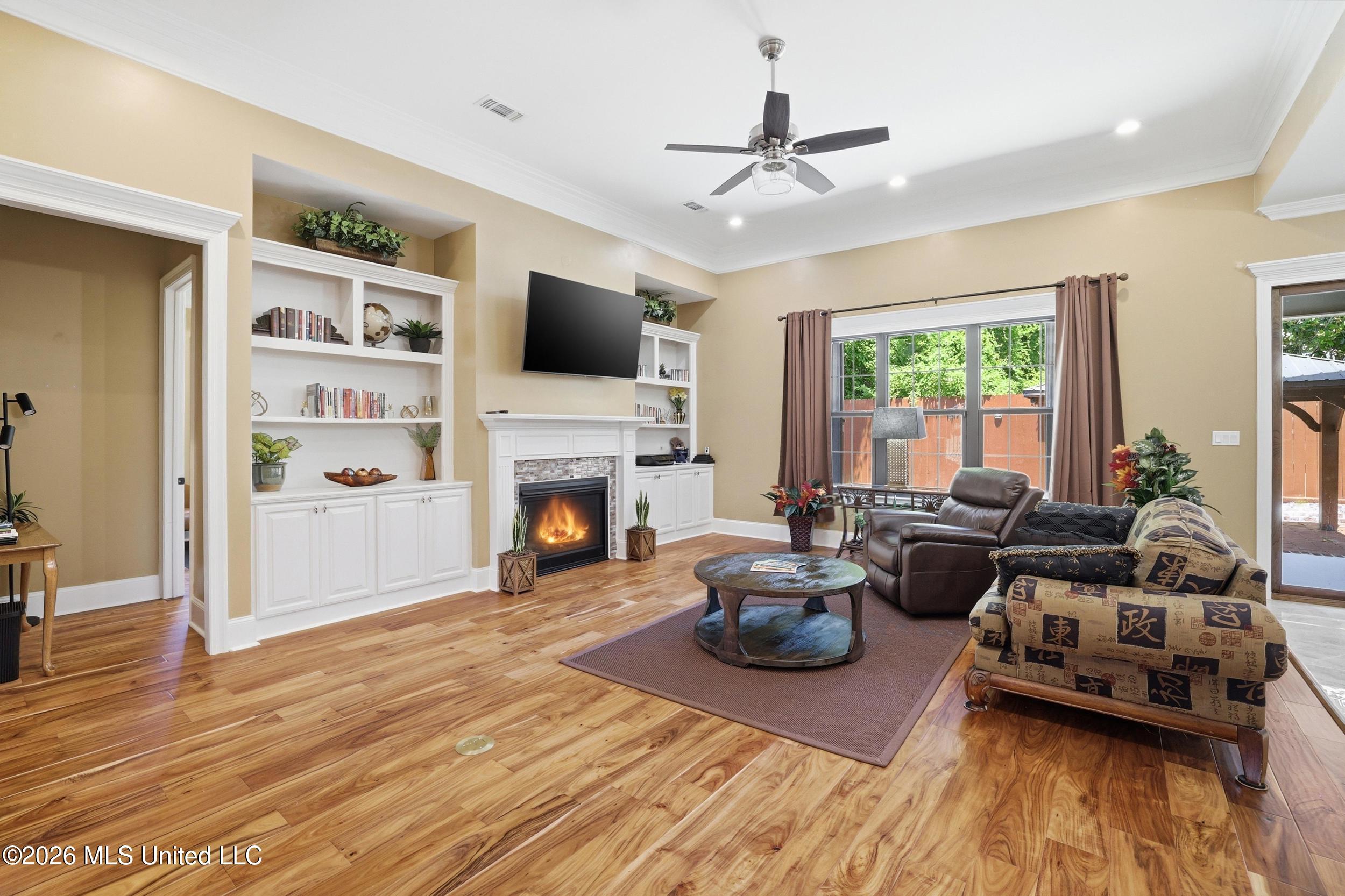1584 Lucius Street Biloxi, MS 39532 - Photo 17 of 47 LIVING ROOM