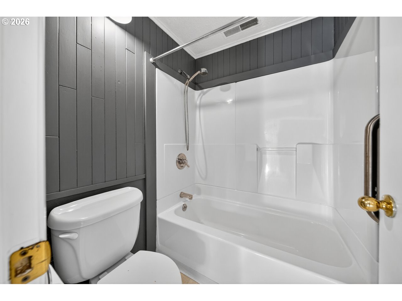 1260 Jackson Avenue Southwest Bandon, OR 97411 - Photo 31 of 48 a bathroom with a toilet and a bathtub