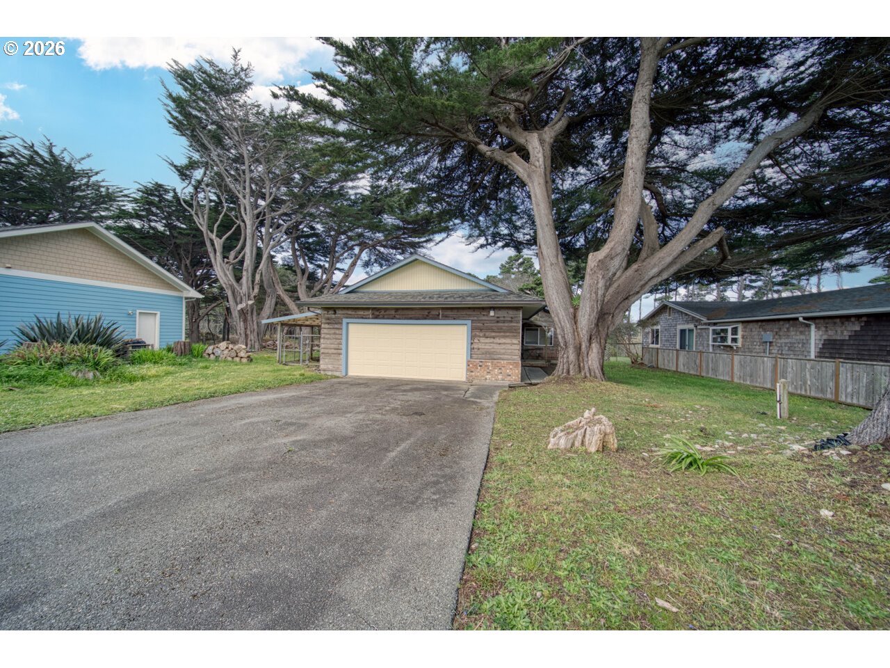 1260 Jackson Avenue Southwest Bandon, OR 97411 - Photo 4 of 48 a backyard of a house with plants and large tree