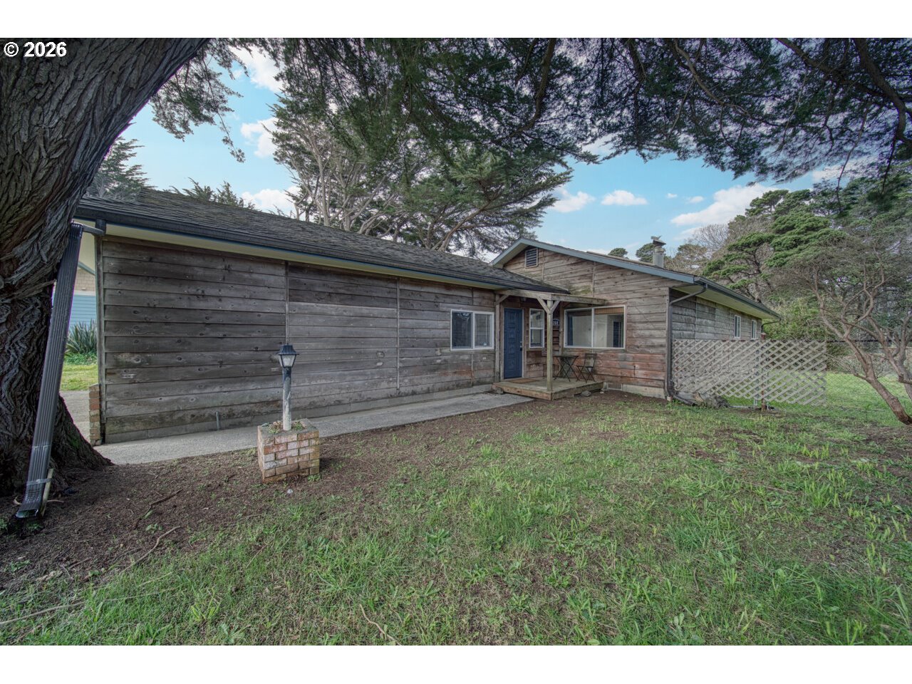 1260 Jackson Avenue Southwest Bandon, OR 97411 - Photo 6 of 48 a backyard of a house with lots of green space
