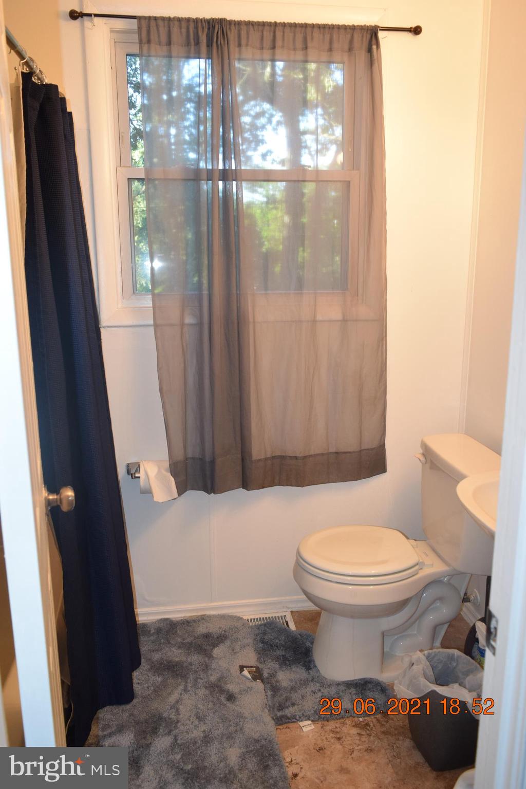 116 Jefferson Road Waldorf, MD 20602 - Photo 14 of 16 Upstairs Bathroom